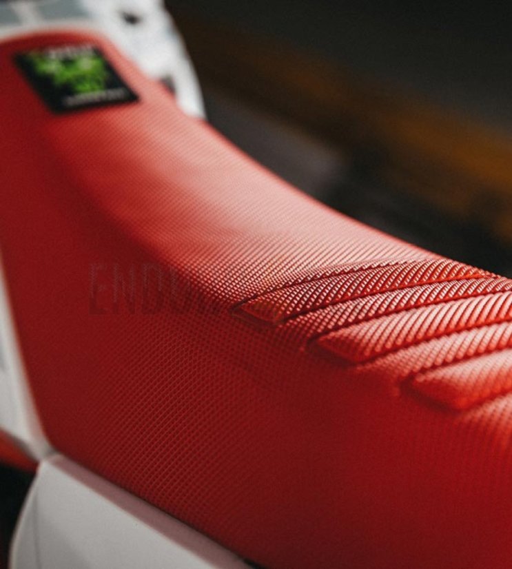 Potah sedla BABOONS BUTT 2024 X-GRIP