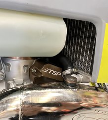 Víčko výfukové přívěry KTM/Husqvarna/GasGas 250-300 TBI 2024 TSP