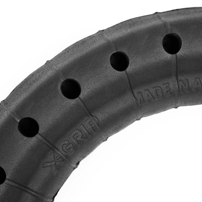 Integrované otvory a předznačené vrtací body X-GRIP RaceReady mousse