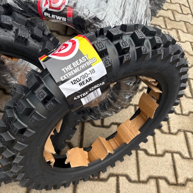 Tyre for hard enduro and soft terrain