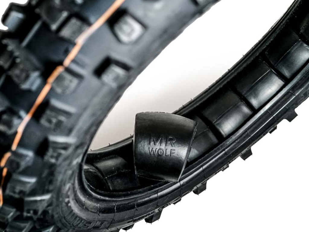 Mr. Wolf Mousse Balls segmenty vedle enduro kola – ukázka modulárního systému